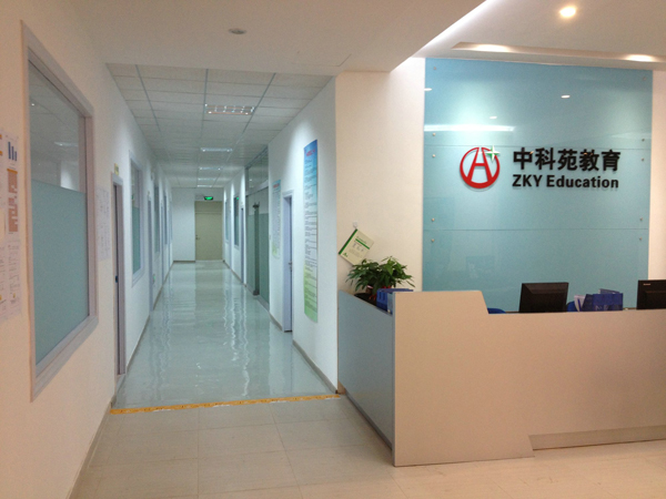 學校前臺.jpg 學校前臺.jpg