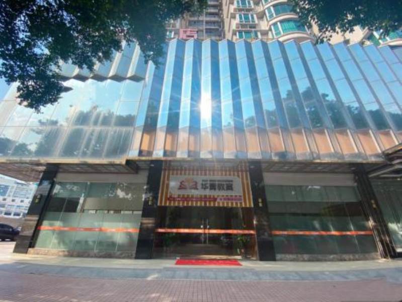 學(xué)校門口 學(xué)校門口