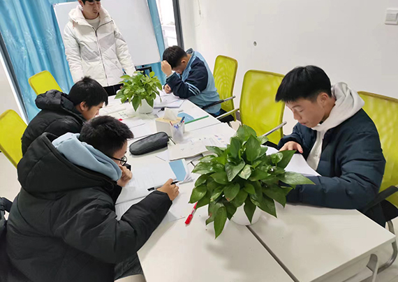 教學(xué)現(xiàn)場圖片10.jpg 教學(xué)現(xiàn)場圖片10.jpg