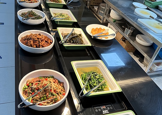 食堂自助選菜.jpg 食堂自助選菜.jpg